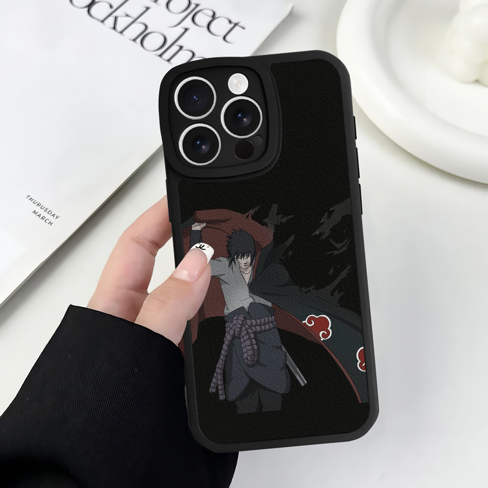 （画像用） NARUTO -ナルト- うちは サスケ Uchiha Sasuke 【iPhone 16シリーズ対応】シリコンスマホケース（レザー調） 材質：シリコン